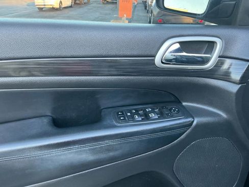 Used 2021 Jeep Grand Cherokee Laredo X image 16