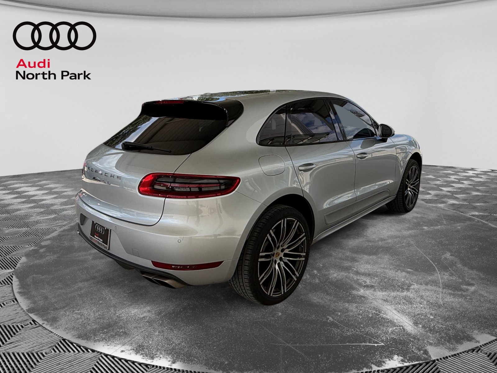 Used 2015 Porsche Macan Turbo AWD/4WD image 5