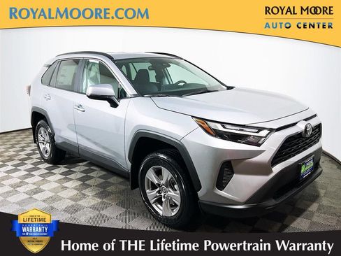 Used 2025 Toyota RAV4 XLE AWD/4WD image 1