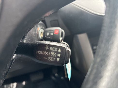 Used 2018 Toyota RAV4 LE image 66