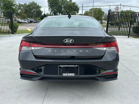 Used 2021 Hyundai Elantra SE w/ Cargo Package image 6