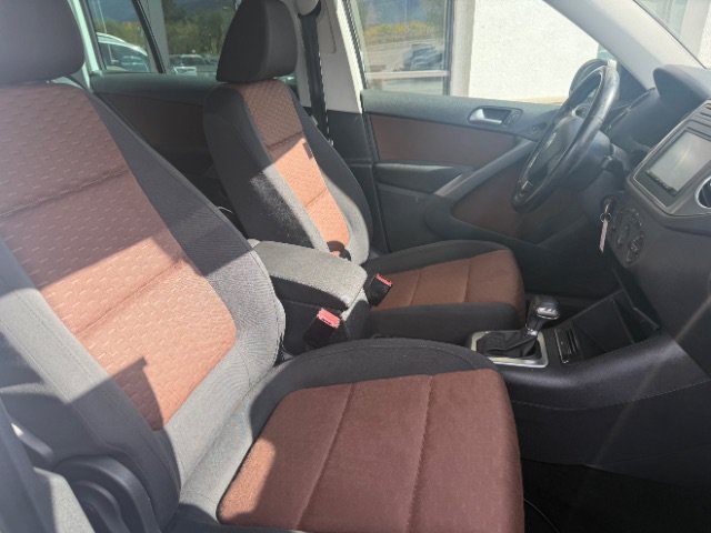 Used 2010 Volkswagen Tiguan SE FWD image 14