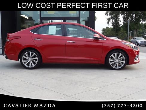 Used 2022 Hyundai Accent Limited FWD image 2