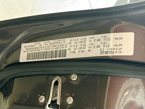 Used 2019 Jeep Cherokee Latitude Plus w/ Comfort/Convenience Group image 32