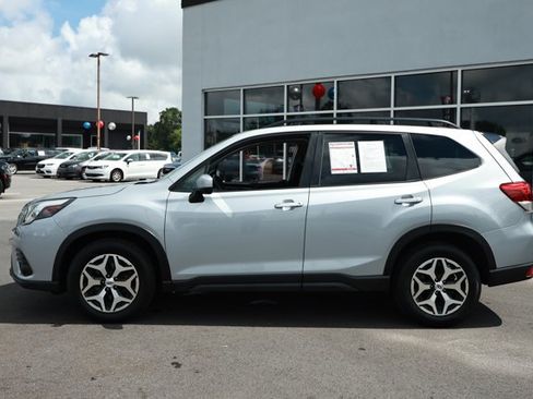 Used 2024 Subaru Forester Premium AWD/4WD image 9