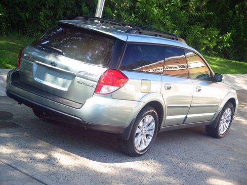 Used 2009 Subaru Outback 2.5i Limited AWD/4WD image 39