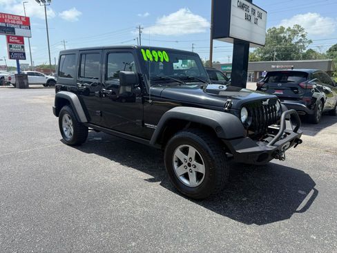 Used 2012 Jeep Wrangler Unlimited Rubicon AWD/4WD image 3
