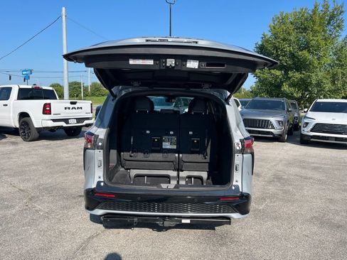 Used 2024 Toyota Sienna XSE w/ XSE Plus Package FWD image 12