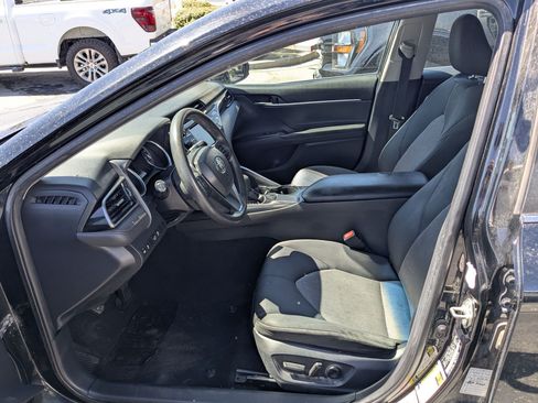 Used 2019 Toyota Camry LE FWD image 26