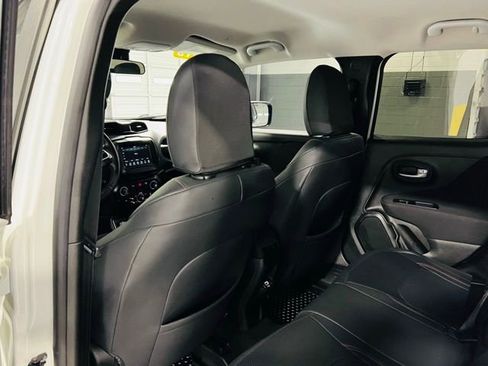 Used 2019 Jeep Renegade Latitude w/ Cold Weather Group AWD/4WD image 25