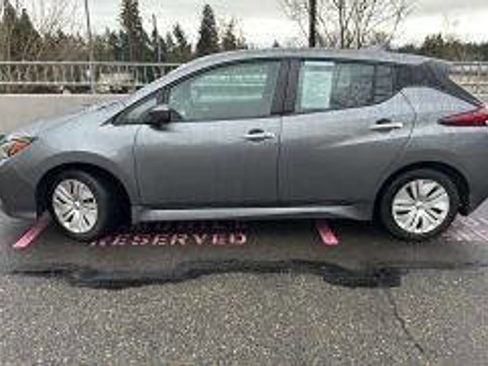Used 2022 Nissan Leaf S image 2