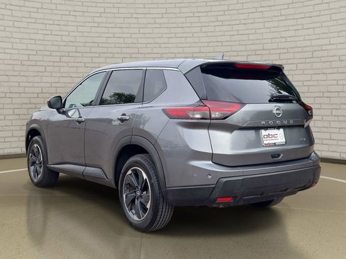 Used 2024 Nissan Rogue SV image 7