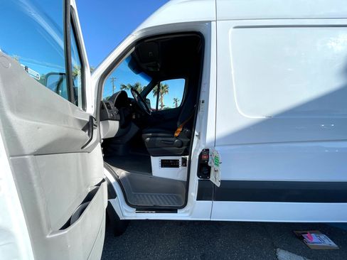 Used 2012 Mercedes-Benz Sprinter 2500 image 24