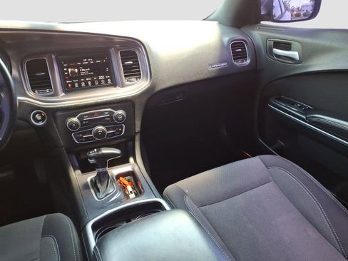 Used 2018 Dodge Charger SXT RWD image 14