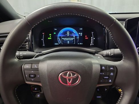 Used 2025 Toyota Camry SE AWD/4WD image 14