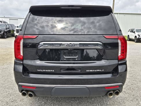 Used 2023 GMC Yukon XL Denali Ultimate w/ LPO, Floor Liner Package AWD/4WD image 4