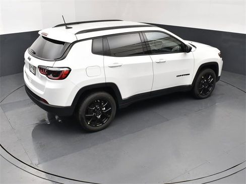 New 2026 Jeep Compass Latitude image 18