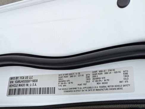 Used 2025 Jeep Grand Cherokee Summit image 35