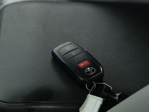 Used 2025 Toyota Tacoma TRD Off-Road AWD/4WD image 31