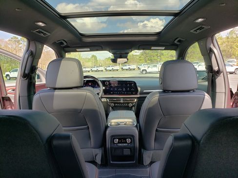 Used 2024 Chevrolet Traverse RS w/ LPO, Floor Liner Package image 34