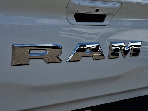Used 2025 RAM 1500 Laramie AWD/4WD image 17
