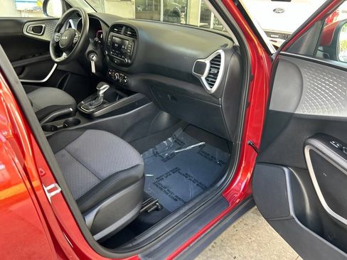 Used 2024 Kia Soul LX w/ Option Group 015 FWD image 25