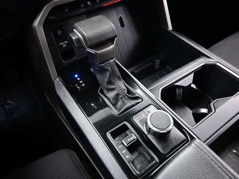 Used 2022 Toyota Tundra SR5 w/ SR5 Convenience Package image 17