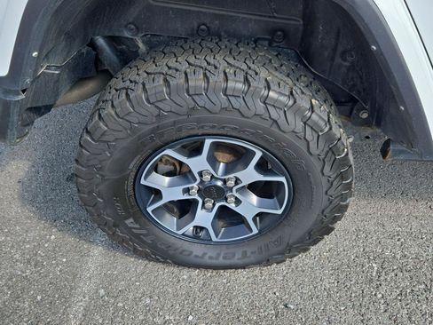 Used 2022 Jeep Wrangler Unlimited Rubicon w/ Dual Top Group AWD/4WD image 10