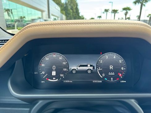Certified 2025 Land Rover Defender 110 X-Dynamic SE AWD/4WD image 27
