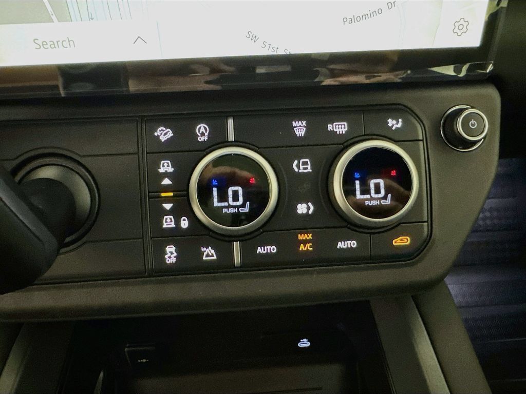 New 2026 Land Rover Defender 110 X-Dynamic SE AWD/4WD image 16