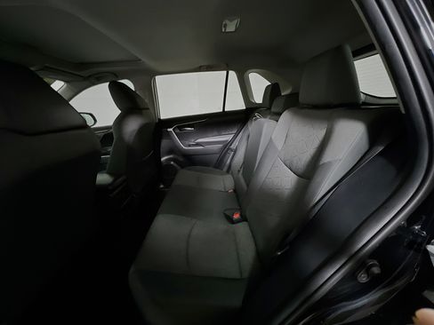 Used 2021 Toyota RAV4 XLE w/ Convenience Package FWD image 29