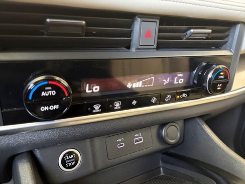 Used 2023 Nissan Rogue SV FWD image 24