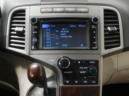 Used 2013 Toyota Venza LE FWD image 26