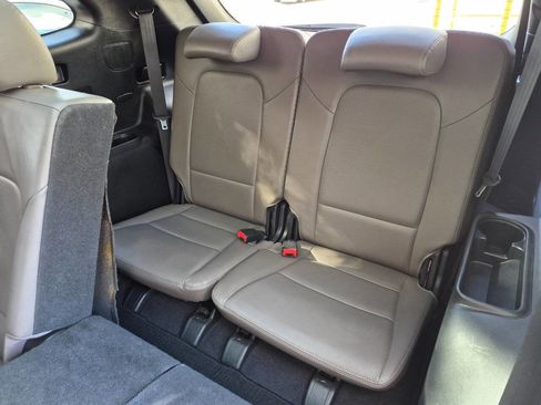 Used 2017 Hyundai Santa Fe FWD image 19