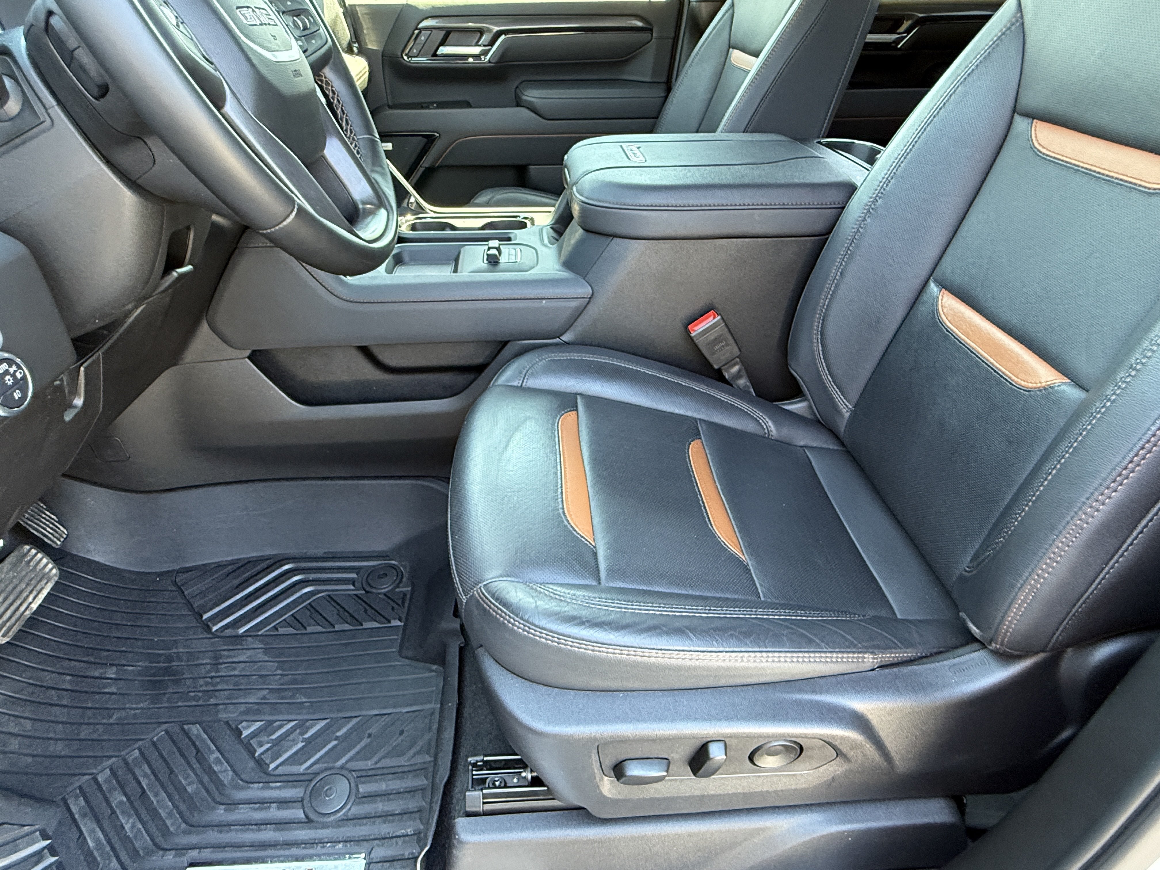 Used 2025 GMC Sierra 2500 AT4 w/ AT4 Premium Plus Package AWD/4WD image 19