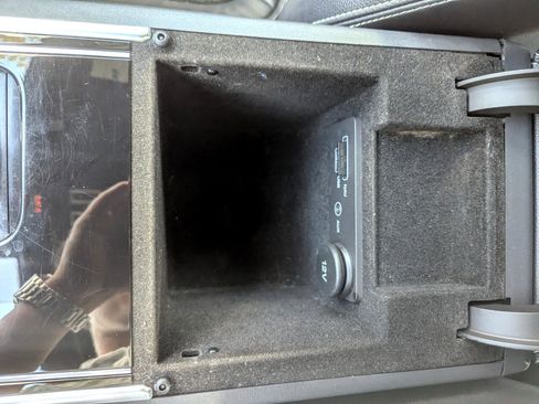 Used 2016 Jaguar XF R-Sport image 30