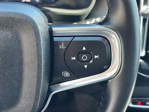 Certified 2026 Volvo XC40 B5 Plus AWD/4WD image 17