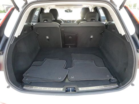 Used 2025 Volvo XC60 B5 Plus AWD/4WD image 18