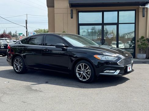 Used 2017 Ford Fusion SE w/ Equipment Group 201A FWD image 1