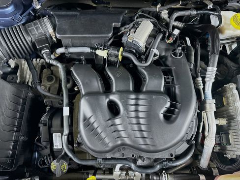 Used 2019 Jeep Cherokee Limited image 33