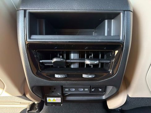 New 2026 Jeep Grand Cherokee Limited AWD/4WD image 16