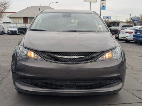 Used 2023 Chrysler Voyager LX image 9