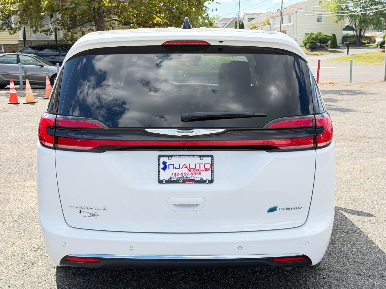 Used 2024 Chrysler Pacifica Limited FWD image 5