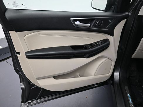 Used 2020 Ford Edge Titanium AWD/4WD image 9