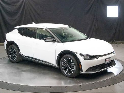 Used 2024 Kia EV6 Wind image 2