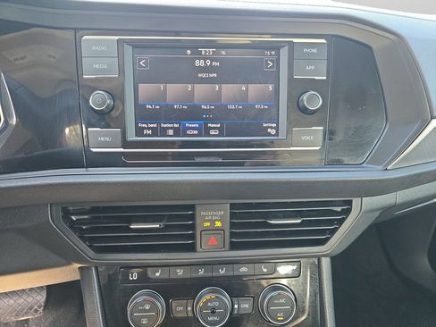 Certified 2024 Volkswagen Jetta SE FWD image 21