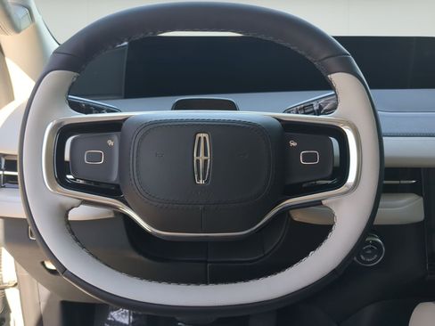 New 2026 Lincoln Navigator L Premier AWD/4WD image 13