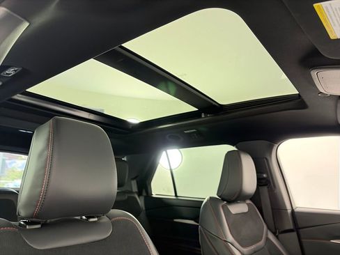 Certified 2025 Ford Explorer ST image 33