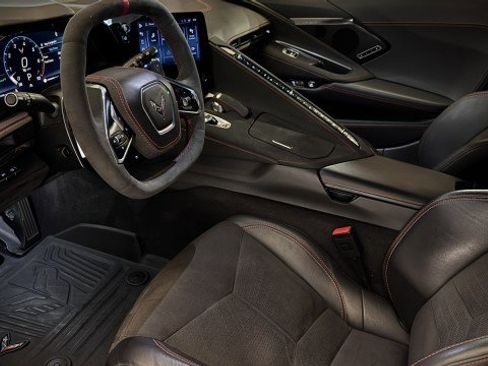 Used 2024 Chevrolet Corvette Stingray Premium Cpe w/ Z51 Performance Package image 3