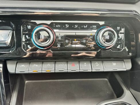 Used 2022 GMC Sierra 1500 AT4 w/ Technology Package image 32